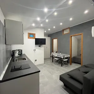 Apartament Carlotta, Neapol