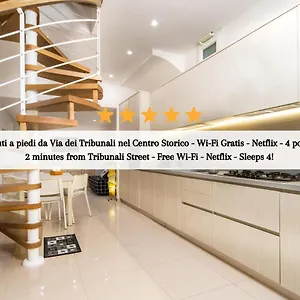Apartament Centro Storico - Casa Con Wi-fi E 4 Posti Letto In Via Dei Tribunali, Neapol